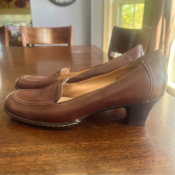 SoftSpots 10W Slip-on Brown Leather Low Heel Loafers NWOT Softly Comfortable - Picture 9 of 12